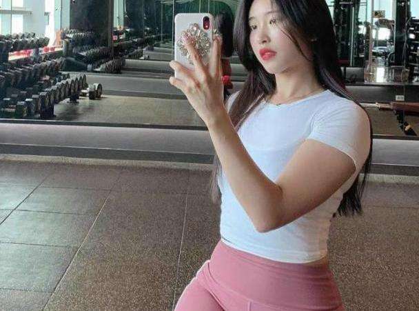 大头妹和姐姐扮公主